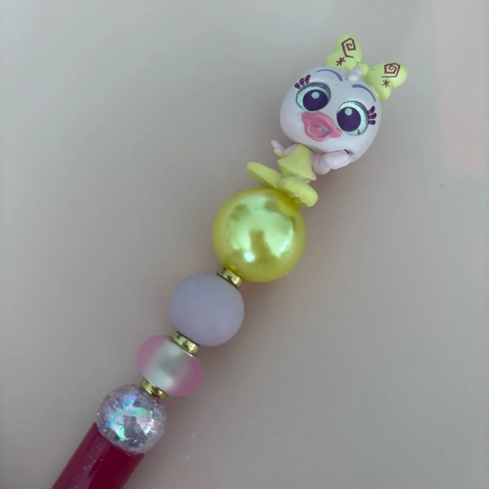 Disney Doorables: Mickey Mouse & Friends: Wonderland Daisy Duck handmade pen